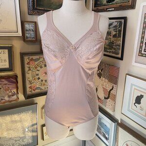 Glamorise 9500 Elegance Body Briefer Shaper Firm Control Bodysuit Size 42C